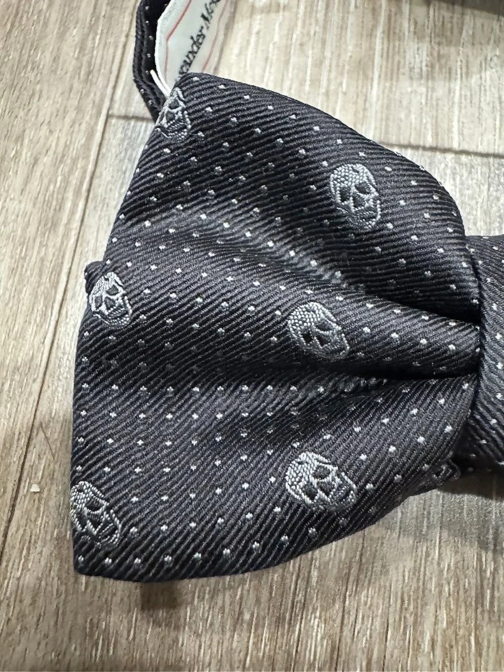 Alexander McQueen Men's Pre-Tied Silk Bow Tie - Black Skull & Polka Dot Pattern